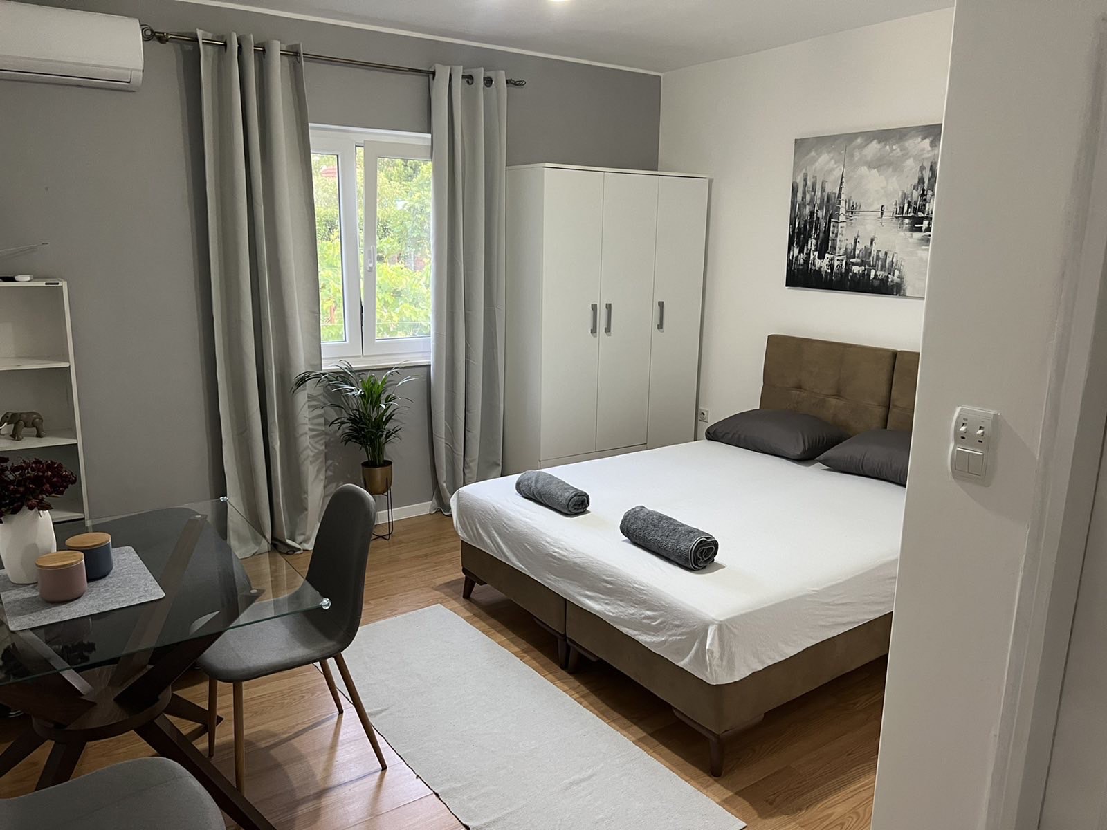 Deluxe Studio Apartment